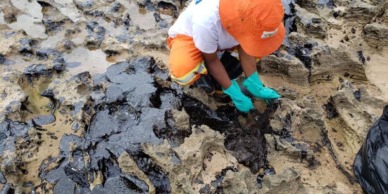 Óleo que atingiu praias do Nordeste veio de petroleiro grego, diz PF