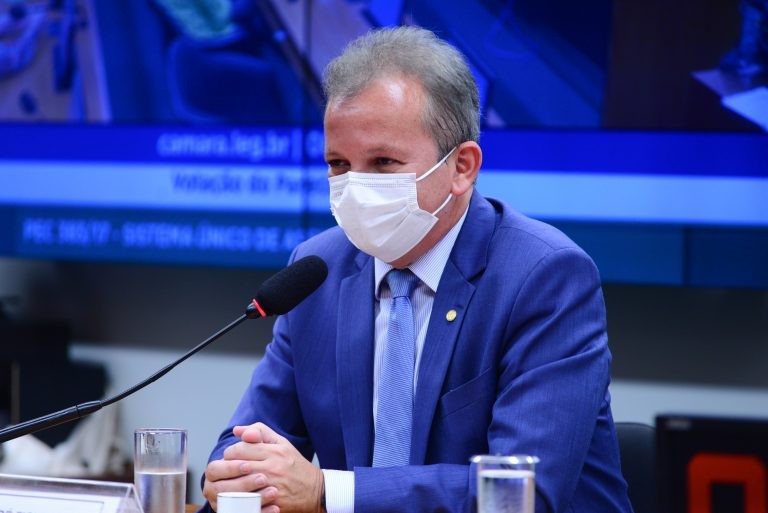 Comissão aprova punição para presidente da República e ministros por fake news em veículos de comunicação oficiais