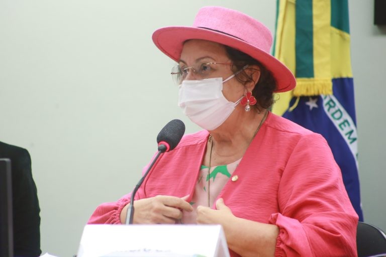 Comissão aprova internet grátis para alunos com deficiência e baixa renda