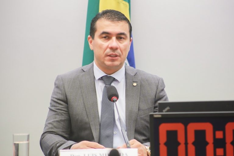 Comissão aprova pensão especial para dependente de profissional da segurança morto por Covid-19