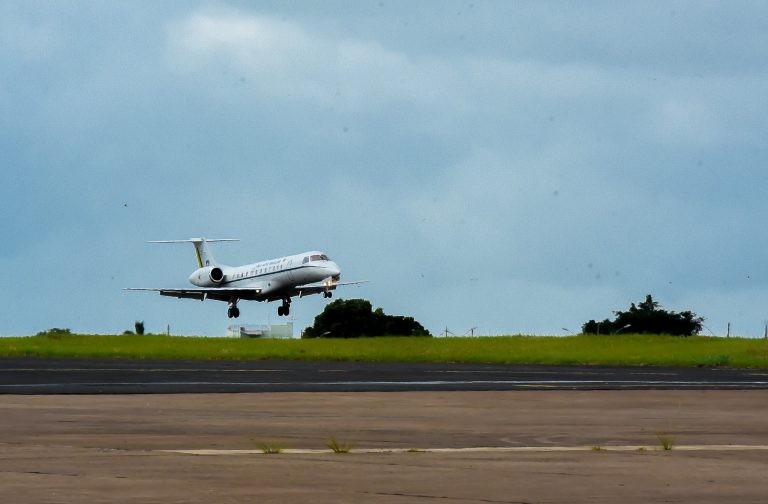 Deputados debatem política de preço de querosene de aviação