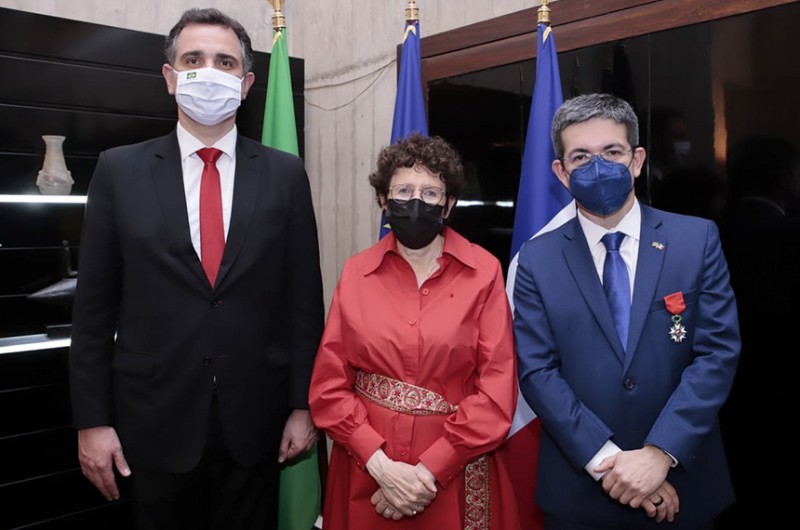 Pacheco participa de condecoração de Randolfe com Legião de Honra da França
