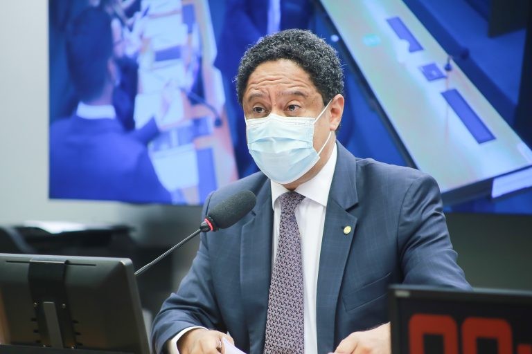 Grupo da Câmara conclui votação de relatório sobre combate às fake news