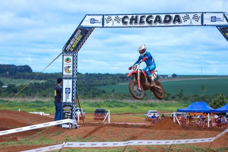 Copa Mato Grosso de Motocross arrecada cerca de 2 toneladas de alimentos