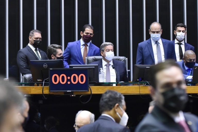 Deputados rejeitam pedido de urgência para projeto sobre ações contraterroristas; acompanhe