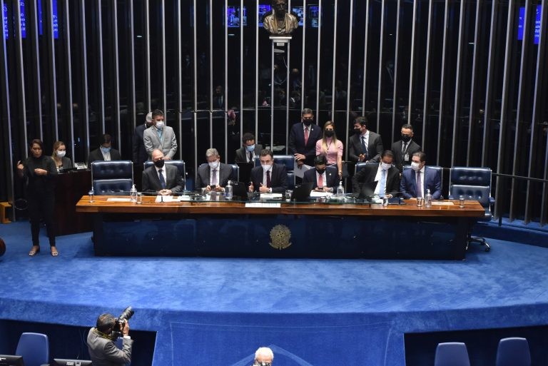 Congresso promulga parte da PEC dos Precatórios, que abre R$ 65 bi no Orçamento 2022