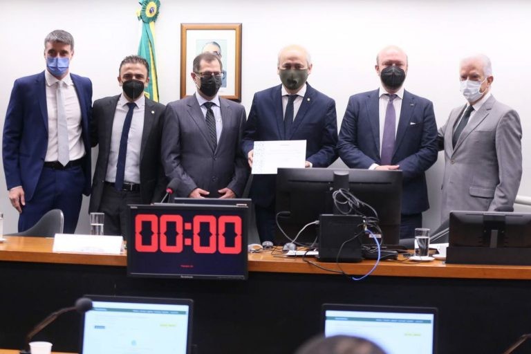 Comissão entrega Prêmio César Lattes a personalidades que se destacam na promoção da ciência no País