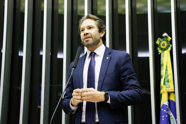 Comissão aprova inclusão de estrangeiro residente no Brasil entre beneficiários do BPC