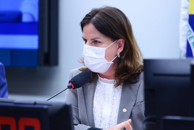 Comissão rejeita pagamento antecipado por produtos médicos usados contra Covid-19