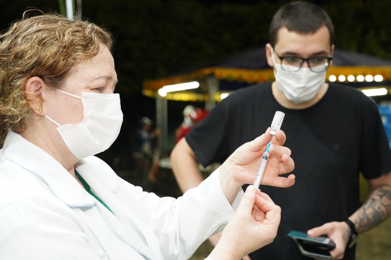 Natal com vacina: Campanha de imunização na Praça dos Migrantes de Lucas do Rio Verde
