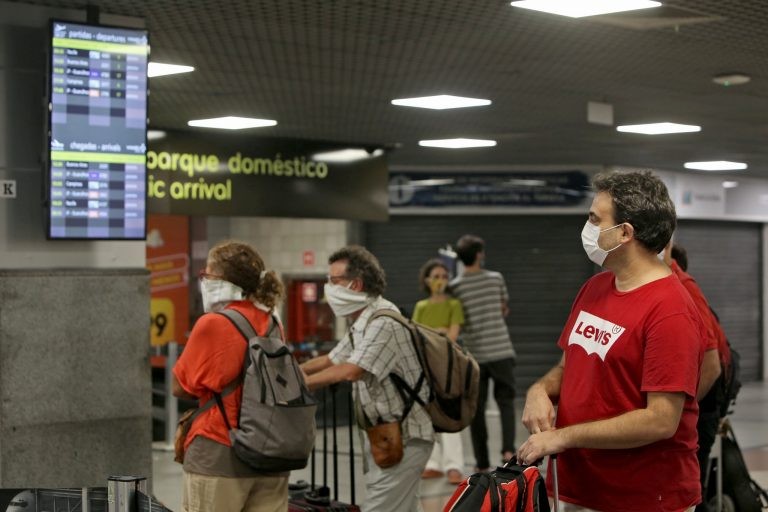 Comissões debatem com ministro da Saúde passaporte de vacinação para entrada no país