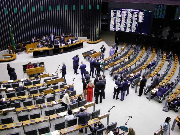 Câmara instala nesta quarta comissão para analisar PEC sobre aplicação de recursos em candidaturas femininas