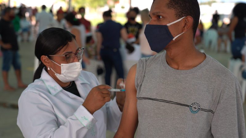 Mais de 400 luverdenses foram vacinados contra a Covid nesta terça-feira (14), no Parque de Exposições