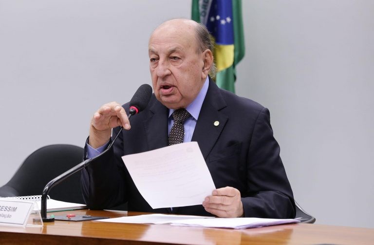 Câmara homenageia ex-deputados Simão Sessim e Haroldo Lima