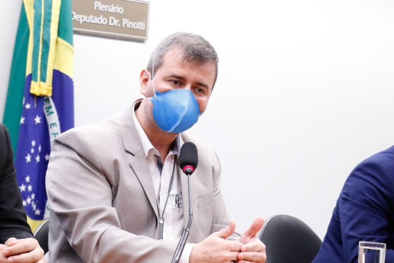 Deputados criticam ausência de ministro da Saúde em audiência sobre ômicron e passaporte vacinal