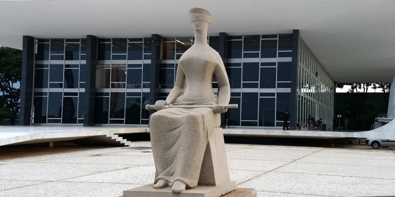 STF decide obrigar a comprovação de vacinação para entrar no país