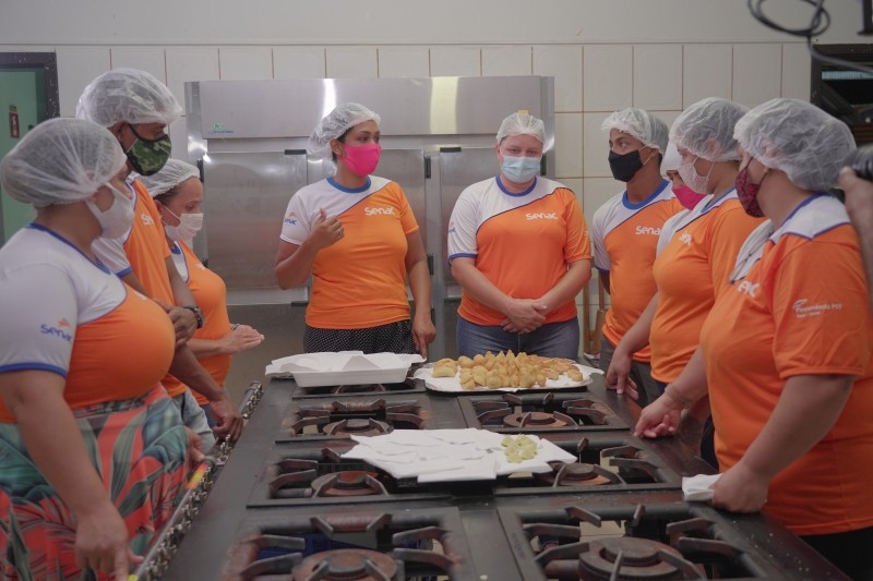 Curso de salgados qualifica participantes para mercado de trabalho