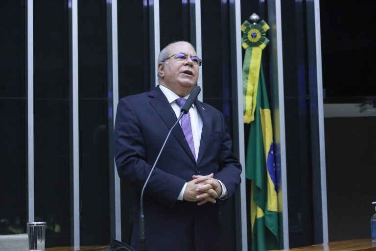 Deputados comemoram renegociação de dívidas de microempresas; acompanhe