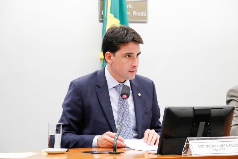 Adiada para fevereiro a votação da PEC sobre limite para a criação de despesas municipais