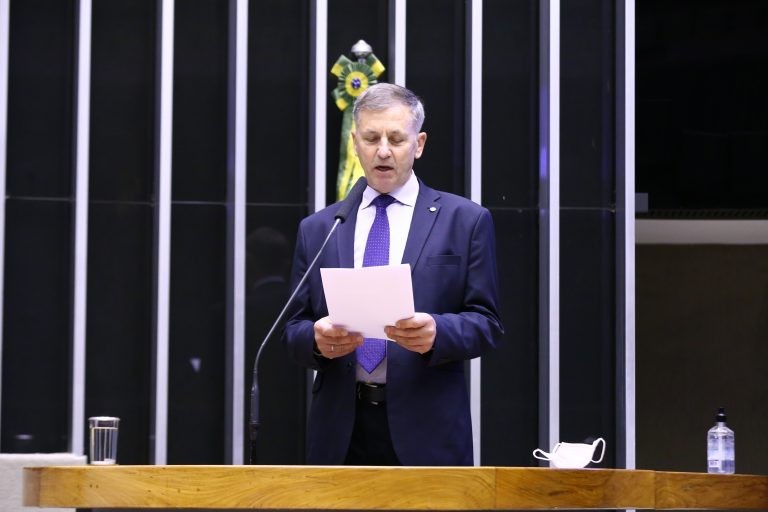 CCJ aprova projeto que regulamenta aerolevantamento e levantamento espacial