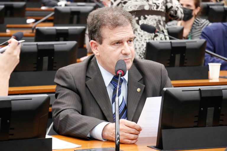 CCJ aprova normas de segurança para instalação e funcionamento de piscinas