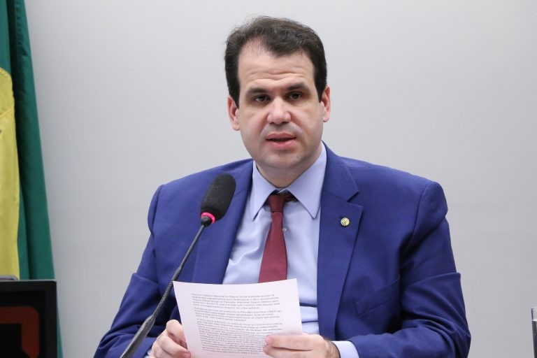 CCJ aprova realização de estudos para avaliar necessidade de mais segurança em faixas de pedestres