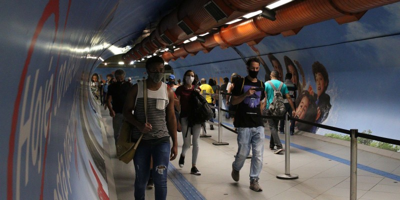 Covid-19: Brasil tem 22,2 milhões de casos e 617,3 mil mortes