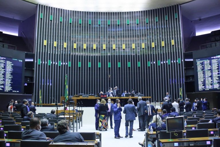 Câmara aprova acordo de cooperação em pesquisa militar entre Brasil e EUA; acompanhe