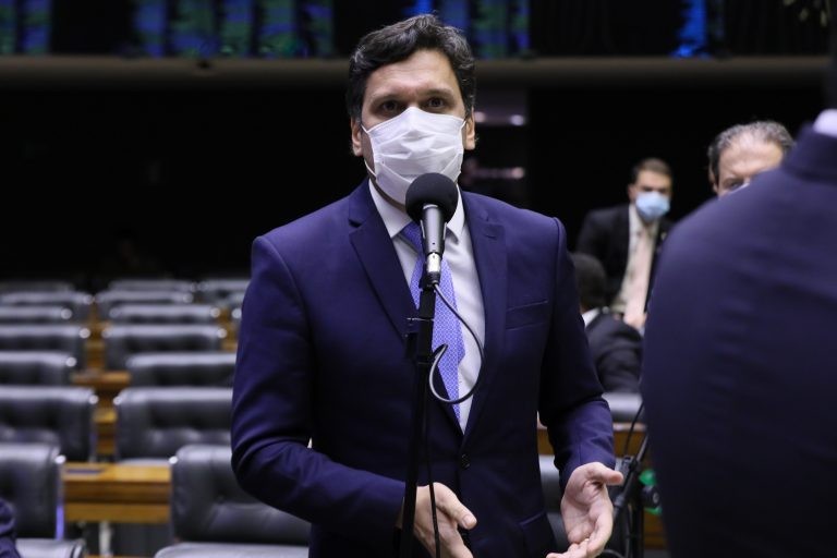 Câmara aprova projeto que institui a bula digital de medicamentos