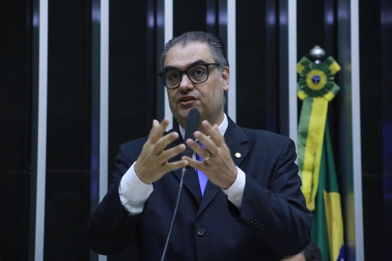 Câmara aprova projeto sobre tarifas de minigeradores de energia elétrica