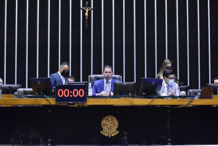 Deputados aprovam crédito de R$ 300 milhões para concessão do auxílio gás neste ano