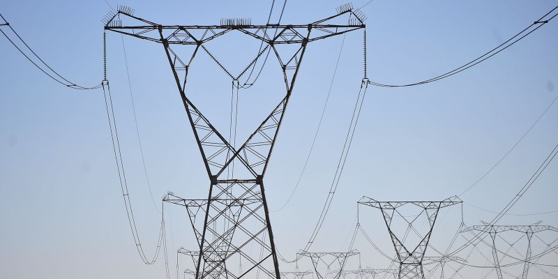 Governo contrata 4,6 GW de potência em leilão de reserva de energia
