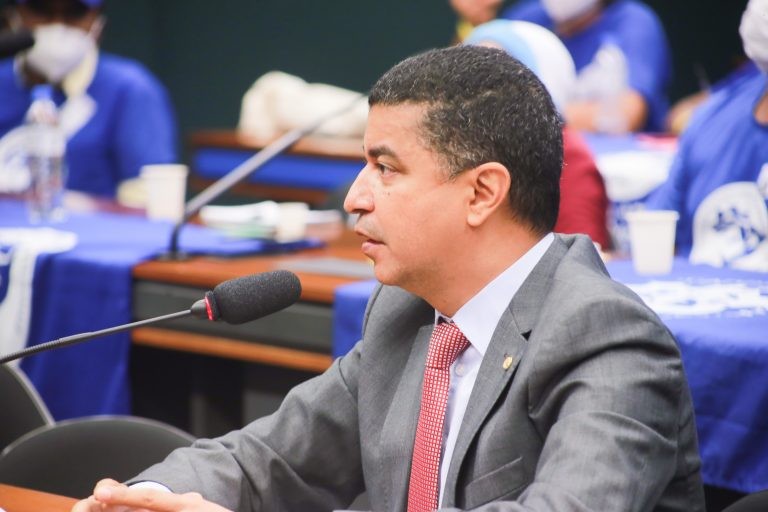 Comissão aprova punição a empresas e alto escalão por crime de preconceito praticado por funcionários