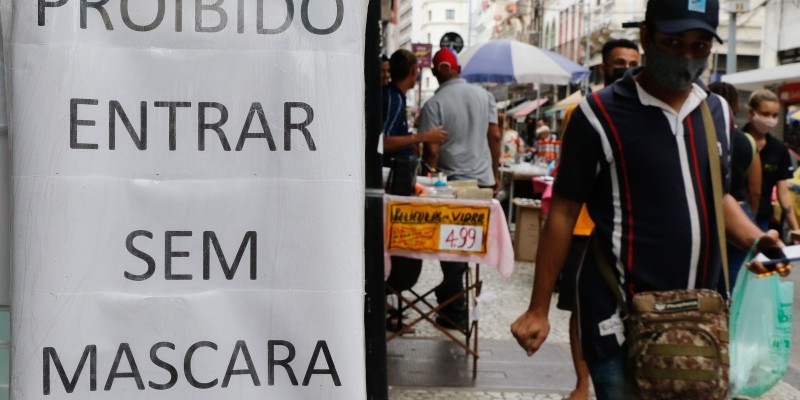 Brasil registra 77 casos da variante Ômicron