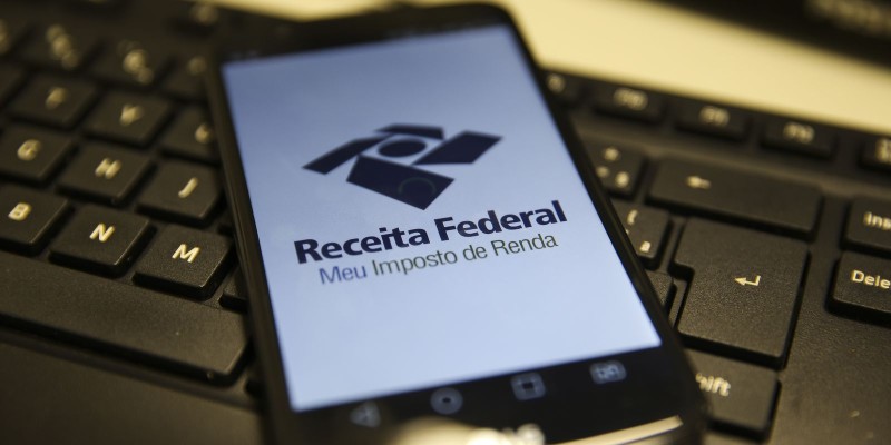 Receita paga hoje lote residual de restituições do IRPF 2021 