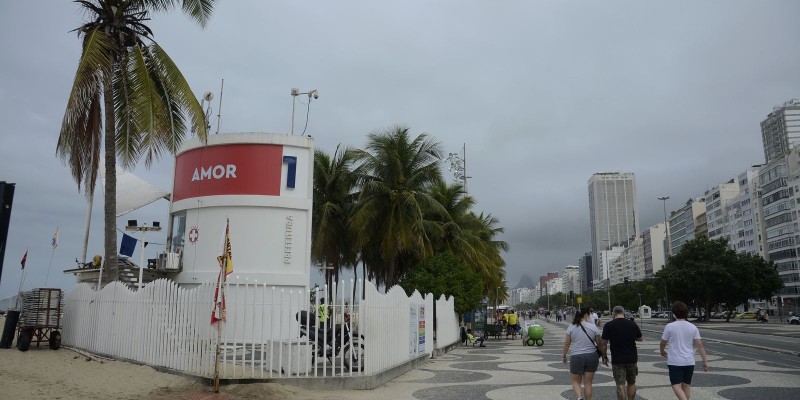 Rio de Janeiro inicia interdições para o réveillon em Copacabana