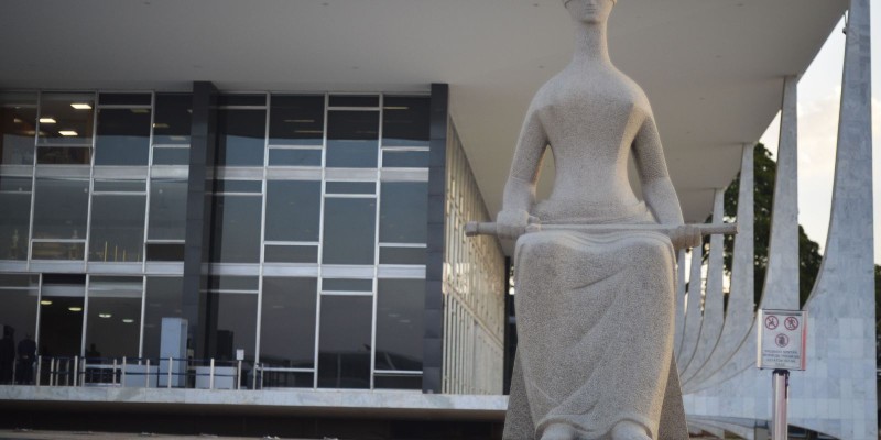 Ministro do STF decide que universidades podem exigir vacinação