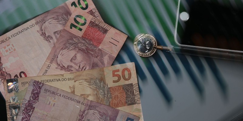 Entra em vigor o novo salário mínimo de R$ 1.212